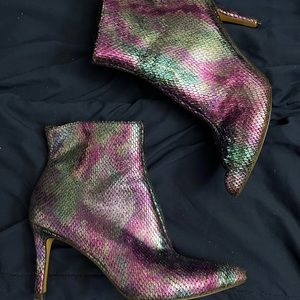 Betsey Johnson alba snake booties size 8